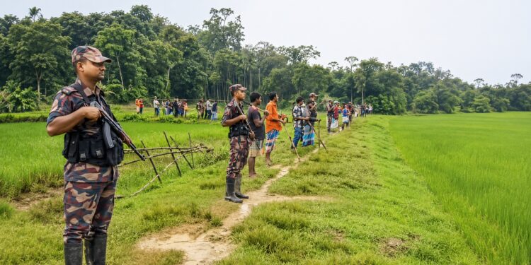 সীমান্তে বিজিবি-জনতার অভূতপূর্ব প্রতিরোধ