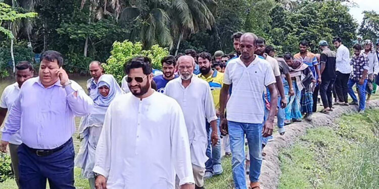 বিএনপির দখলদারদের বাধার মুখে খাল না কেটে ফিরে এলেন এমপি-ডিসি