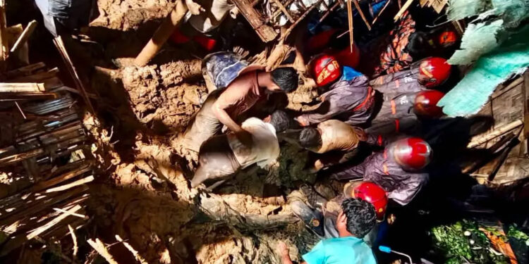 টানা ভারী বৃষ্টিতে কক্সবাজারে পাহাড়ধস, মৃতের সংখ্যা বেড়ে ৯