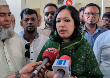 শেখ হাসিনার দেশে ফিরতে আইনি কোনো বাধা নেই: রুমিন ফারহানা