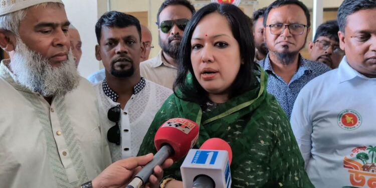 শেখ হাসিনার দেশে ফিরতে আইনি কোনো বাধা নেই: রুমিন ফারহানা