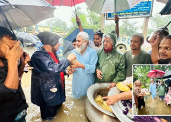 চট্টগ্রামে ভয়াবহ বন্যা ও পাহাড়ধস: বানভাসি মানুষের বাড়ি বাড়ি গিয়ে জামায়াতের ত্রাণ বিতরণ