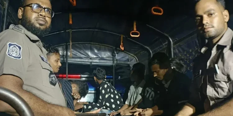 মোহাম্মদপুরে শীর্ষ সন্ত্রাসীসহ গ্রেপ্তার ৭