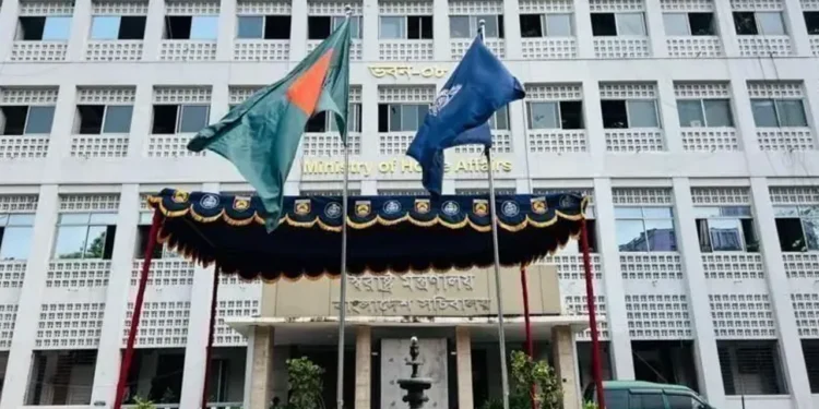 সরকারি চাকরিজীবীদের বেতন বৃদ্ধি, চাপ পড়বে সাধারণ মানুষের উপর