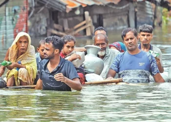 বন্যা ও জলাবদ্ধতায় স্বাস্থ্যঝুঁকি মারাত্মকভাবে বাড়ে, যে বিষয়গুলো অবশ্যই মনে রাখতে হবে