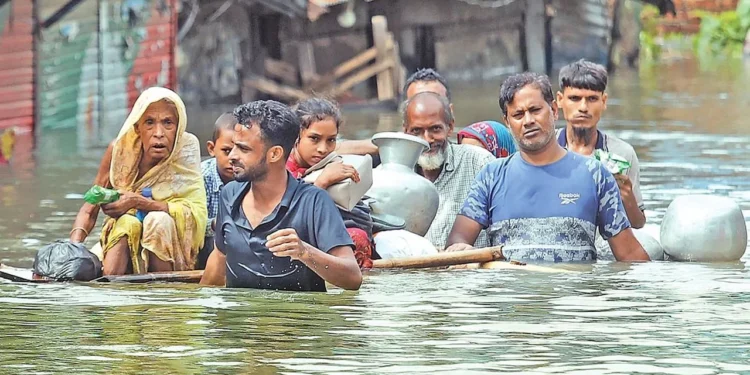 বন্যা ও জলাবদ্ধতায় স্বাস্থ্যঝুঁকি মারাত্মকভাবে বাড়ে, যে বিষয়গুলো অবশ্যই মনে রাখতে হবে