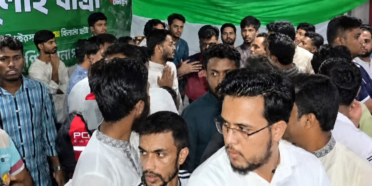হাসনাতের উপস্থিতিতে এনসিপির পদযাত্রায় হাতাহাতি