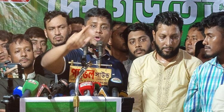 বিএনপি মানুষের হাতে বিদ্যুতের পরিবর্তে হারিকেন ও মোমবাতি ধরিয়ে দিয়েছে: এমপি হাসনাত