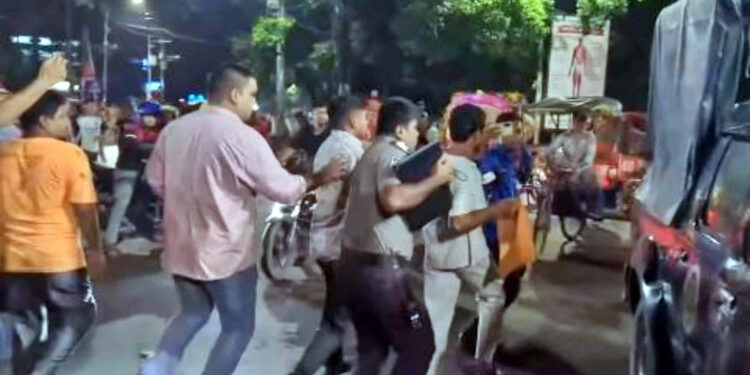 শাহবাগে ‘তাফহীমূল কোরআন’ পোড়ানোর ঘটনায় গ্রেপ্তার মেহেদী কারাগারে