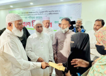 চট্টগ্রামে ধসে নিহতদের পরিবারকে জামায়াত আমিরের আর্থিক সহায়তা