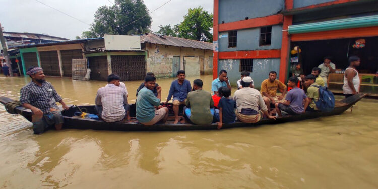 চট্টগ্রাম বিভাগে বন্যা ও পাহাড়ধসে মৃত্যু বেড়ে ৩৯, পানিবন্দি ৯ লাখ মানুষ