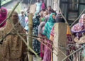 কাঁটাতারের বেড়ার ভিতরে বন্দি ১৭ পরিবার