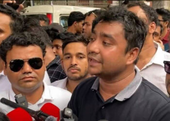 শিক্ষামন্ত্রী মেয়েকে বলেছেন—‘বৃষ্টিতে ভিজলে বয়লার মুরগির মতো হয়ে যেতে পারে’