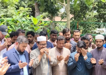 শহীদ আবু সাঈদের কবর জিয়ারত করলেন শিবির সভাপতি