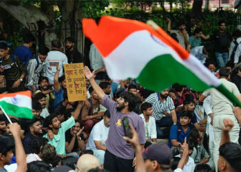 ‘ইনকিলাব জিন্দাবাদ’ স্লোগানে কাঁপছে দিল্লি, রাস্তায় নেমেছে ভারতের জেনজি