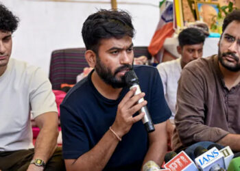 শিক্ষামন্ত্রীর পদত্যাগেও থামছে না আন্দোলন, আরও ৩ দাবি বিক্ষোভকারীদের