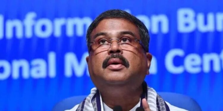 যে তিন কারণে পদত্যাগের সিদ্ধান্ত নেন ভারতের শিক্ষামন্ত্রী