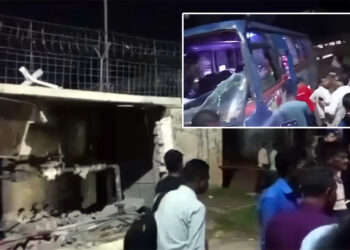 কুর্মিটোলা হাসপাতালে ঢুকে পড়লো নিয়ন্ত্রণ হারানো বাস: নিহত ১, আহত ২০