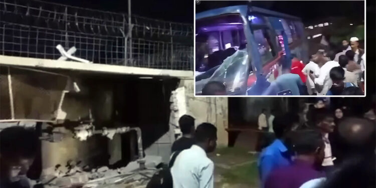 কুর্মিটোলা হাসপাতালে ঢুকে পড়লো নিয়ন্ত্রণ হারানো বাস: নিহত ১, আহত ২০