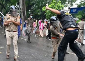 আন্দোলন হলেই লাঠিচার্জ করা যাবে না: ভারতের সুপ্রিম কোর্ট