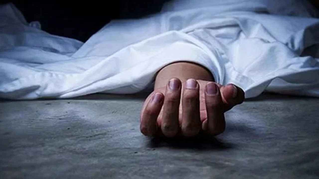 সাভারে ছেলে পিটিয়ে হত্যা করেছে বাবাকে