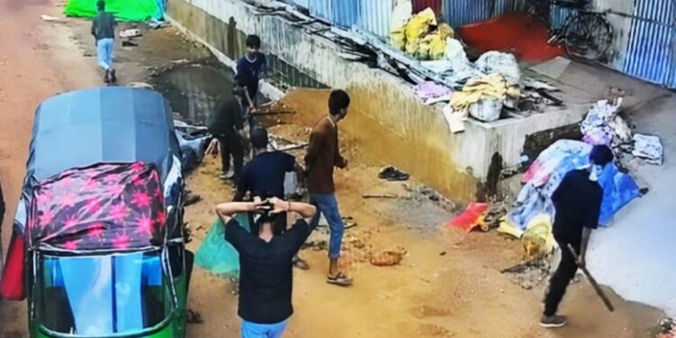 আগে ২০ লাখ টাকা চেয়েছিল, পুলিশকে জানানোর পর এখন ৫০ লাখ চাচ্ছে তারা