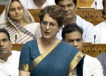 পরীক্ষা সংস্কার কমিটিতে ‘গোমূত্র বিশেষজ্ঞ’ কেন, প্রশ্ন প্রিয়াংকা গান্ধীর