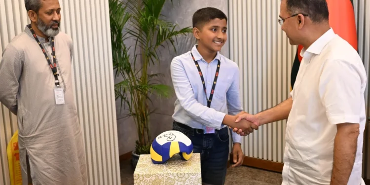 ভুবনভোলানো হাসির সেই তাহসিন এবার প্রধানমন্ত্রীর কার্যালয়ে