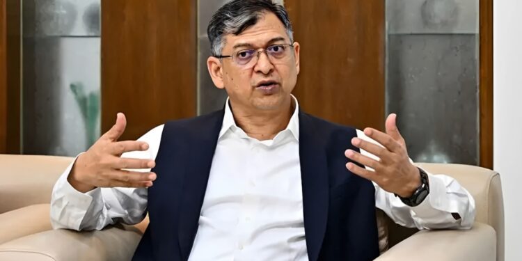 ভারত শেখ হাসিনাকে কেন এই সুযোগ দিল: প্রশ্ন স্বরাষ্ট্রমন্ত্রীর