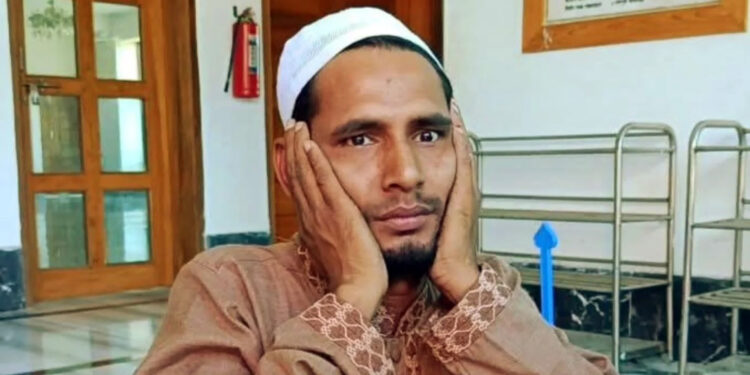 ধর্মীয় আবেগকে পুঁজি করে ইসলাম ধর্ম গ্রহণের নামে মসজিদে প্রতারণা