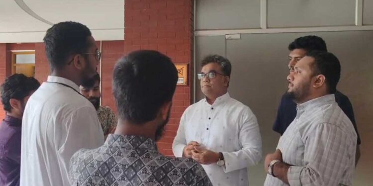 অছাত্রদের হলে থাকাকে বৈধ করে জাবিতে প্রজ্ঞাপন জারি