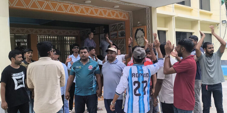 ইউএনও কার্যালয়ে তালা দিলেন বিএনপির নেতাকর্মীরা