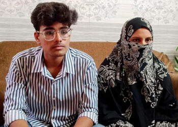 ১৭ বছর পর পড়াশোনায় ফিরে ছেলের সঙ্গে মা পেলেন জিপিএ-৫