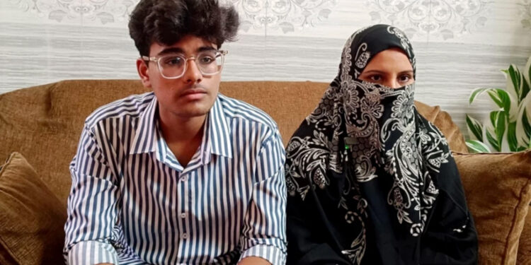 ১৭ বছর পর পড়াশোনায় ফিরে ছেলের সঙ্গে মা পেলেন জিপিএ-৫