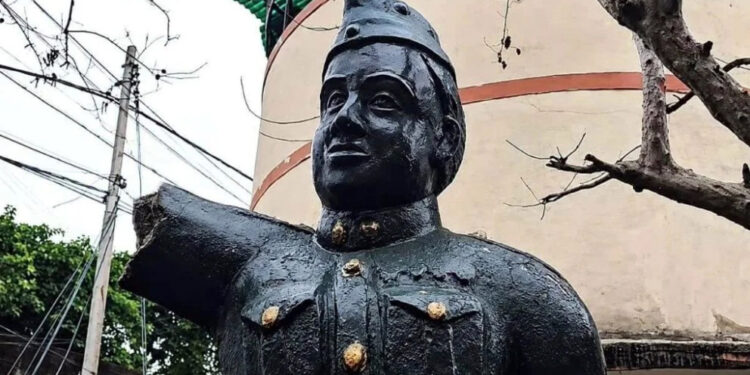 শুভেন্দুর সতর্কবার্তার ২৪ ঘণ্টার মধ্যেই কলকাতায় নেতাজি সুভাষচন্দ্র বসুর ভাস্কর্য ভাঙচুর