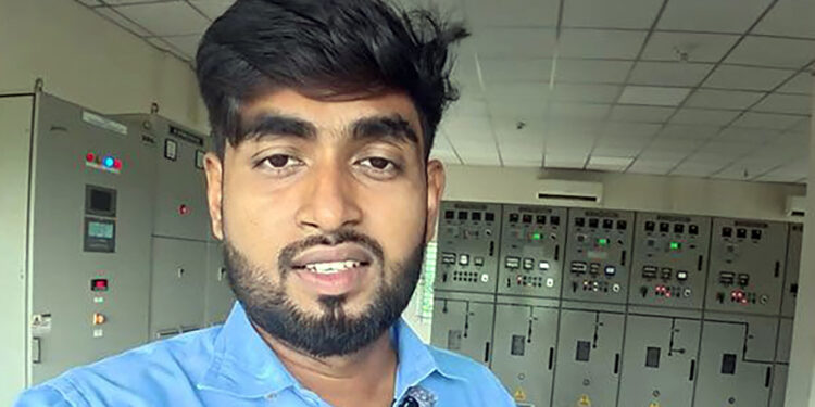 লোডশেডিং নিয়ে ভিডিও বার্তা, চাকরি খোয়ালেন পল্লী বিদ্যুৎকর্মী