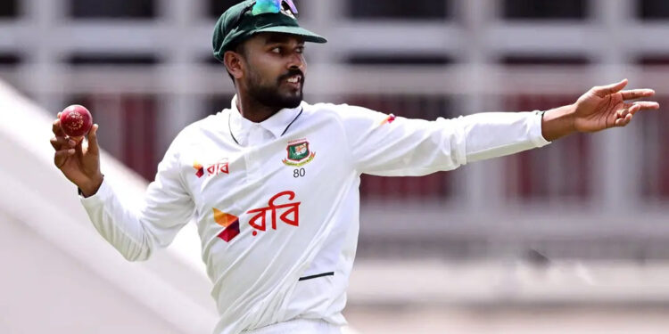 ১৪ বছর পর অস্ট্রেলিয়ায় এমন কীর্তি মিরাজের