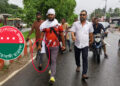 কাফনের কাপড় মাথায় বেঁধে অস্ত্র হাতে সাবেক ছাত্রদল নেতার মহড়া