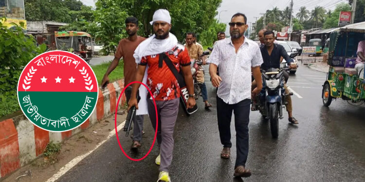 কাফনের কাপড় মাথায় বেঁধে অস্ত্র হাতে সাবেক ছাত্রদল নেতার মহড়া