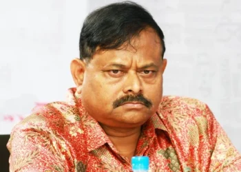সাবেক সেনাপ্রধান আজিজ আহমেদকে ফিরিয়ে আনতে ইন্টারপোলে চিঠি
