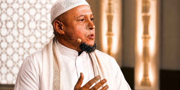 ইসলাম গ্রহণের গুঞ্জনে নীরবতা ভাঙলেন রবার্তো কার্লোস