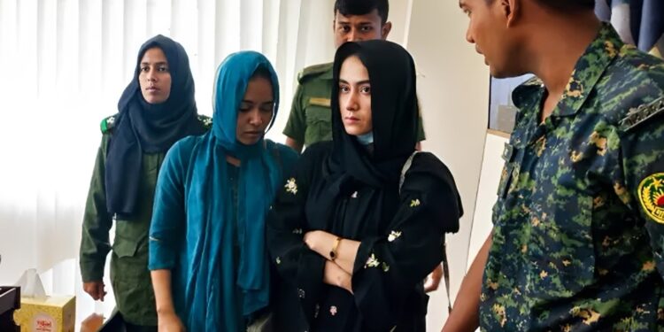 পাকিস্তান যেতে অবৈধভাবে পাসপোর্ট করতে গিয়ে আটক ২ নারী