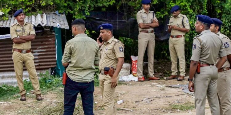দুই ছাত্রীকে মূত্র খাওয়ানোর পর চকলেট খাওয়ার পরামর্শ প্রধান শিক্ষকের, মধ্যপ্রদেশে তীব্র ক্ষোভ
