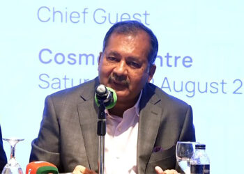 জঞ্জাল ছড়ানো সাংবাদিকতাকে মূলধারা থেকে আলাদা করতে হবে: তথ্য উপদেষ্টা