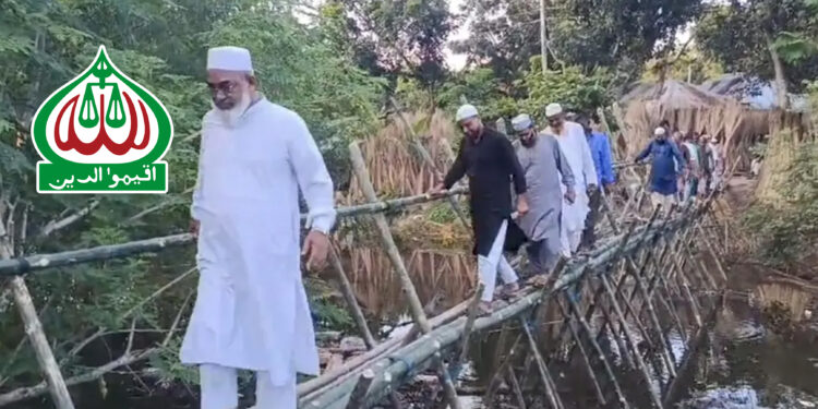 ১০ গ্রামের মানুষের যাতায়াতে বাঁশের সাঁকো নির্মাণ করল জামায়াত