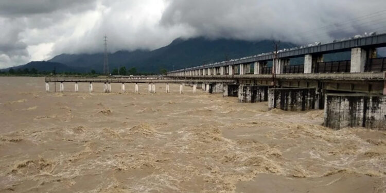 পাহাড়ি ঢলে বিপর্যস্ত নেপাল, নিহত বেড়ে ১৬০