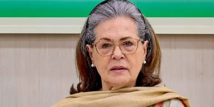 কেন প্রধানমন্ত্রীর পদ নেননি, সোনিয়া গান্ধীর আত্মজীবনীতে উঠে আসছে সেই গল্প