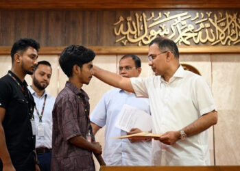গুম-খুন, জুলাইয়ে শহীদ ও আহত পরিবারের ৭৪ জনকে চাকুরির নিয়োগপত্র প্রদান প্রধানমন্ত্রীর
