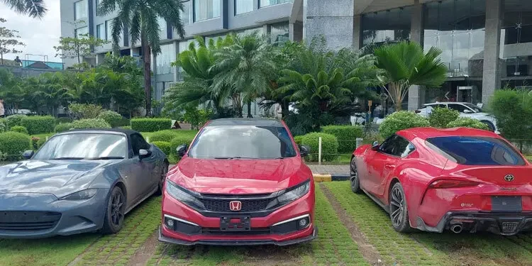 বাবার উপহার বলা বিলাসবহুল তিন গাড়ি কক্সবাজারে জব্দ