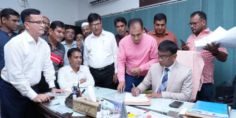 অনার্স ডিগ্রি ছাড়াই রাবির ভারপ্রাপ্ত রেজিস্ট্রার উপ-রেজিস্ট্রার আসলাম